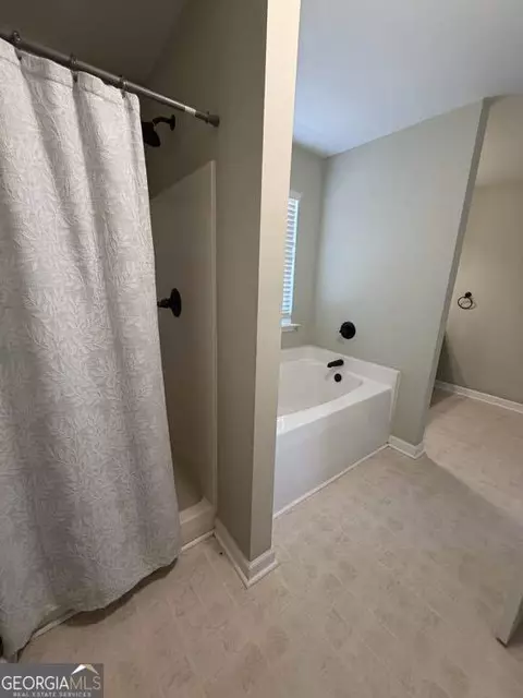 Bath - 402 Renee Rd, Pendergrass, GA 30567 photo 1 of 5