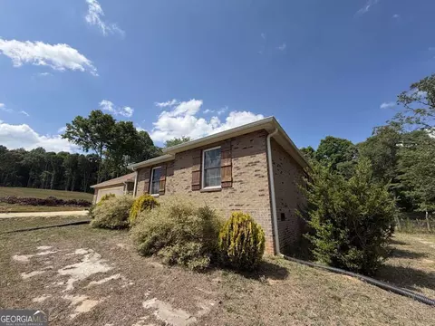 Exterior - 402 Renee Rd, Pendergrass, GA 30567 photo 4 of 21
