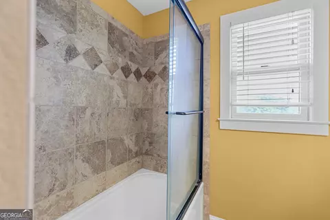 Bath - 120 Jandale Dr, Lagrange, GA 30241 photo 2 of 4
