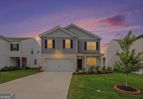 8236 Castleton Dr, Fairburn, GA 30213 photo 2