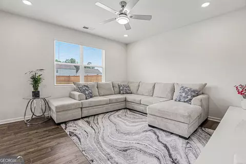8236 Castleton Dr, Fairburn, GA 30213 photo 5
