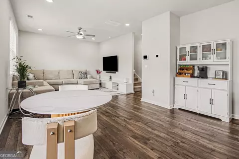 8236 Castleton Dr, Fairburn, GA 30213 photo 6