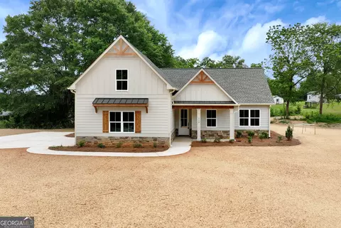 218 Clay St, Maysville, GA 30558