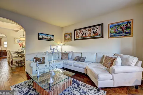 Living - 609 Caledon Way, Hampton, GA 30228 photo 2 of 5