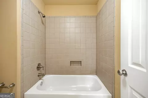 Bath - 4200 Donington Way, Hampton, GA 30228 photo 4 of 5