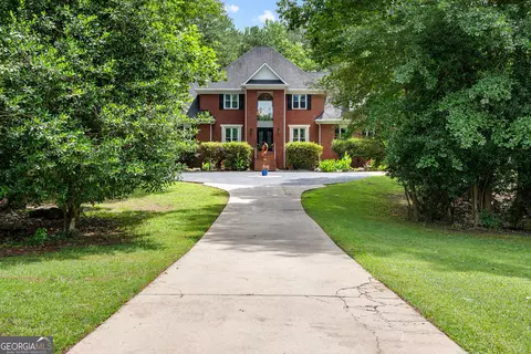 230 Camelot Dr, Fayetteville, GA 30214