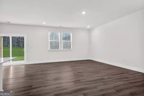Living - 121 Armory Creek Dr, Jackson, GA 30233 photo 2 of 3