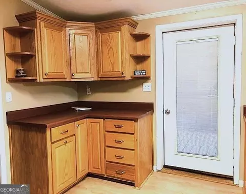 Kitchen - 960 Mcentyre Loop SE, Calhoun, GA 30701 photo 2 of 3