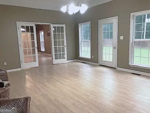 Living - 960 Mcentyre Loop SE, Calhoun, GA 30701 photo 7 of 9