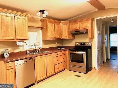 Kitchen - 960 Mcentyre Loop SE, Calhoun, GA 30701 photo 1 of 3