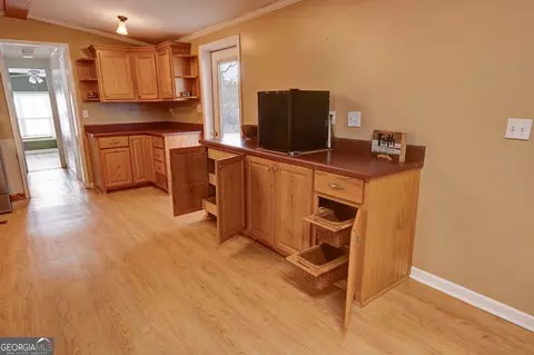 Kitchen - 960 Mcentyre Loop SE, Calhoun, GA 30701 photo 3 of 3