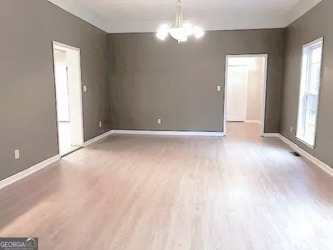 Living - 960 Mcentyre Loop SE, Calhoun, GA 30701 photo 4 of 9