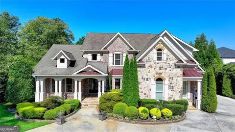 1375 Tree Ln, Snellville, GA 30078