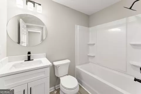 Bath - 239 E Currahee St, Toccoa, GA 30577 photo 2 of 2