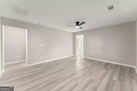 Living - 239 E Currahee St, Toccoa, GA 30577 photo 3 of 5