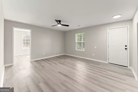 Living - 239 E Currahee St, Toccoa, GA 30577 photo 4 of 5