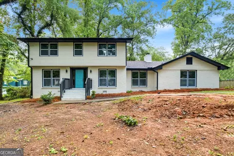 648 Bralorne Dr, Stone Mountain, GA 30087