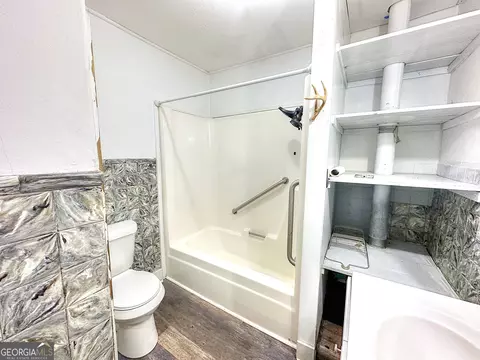 Bath - 129 Mallory Dr, Lagrange, GA 30241 photo 2 of 4