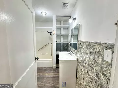 Bath - 129 Mallory Dr, Lagrange, GA 30241 photo 1 of 4