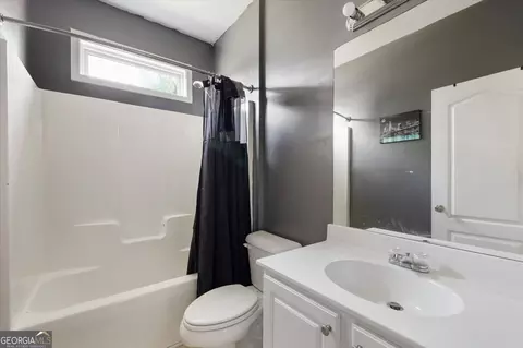 Bath - 113 Christopher Dr, Byron, GA 31008 photo 2 of 2