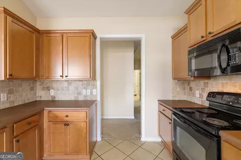 Kitchen - 113 Christopher Dr, Byron, GA 31008 photo 2 of 3