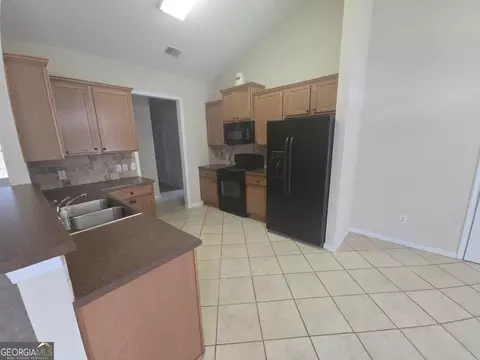 Kitchen - 113 Christopher Dr, Byron, GA 31008 photo 1 of 3