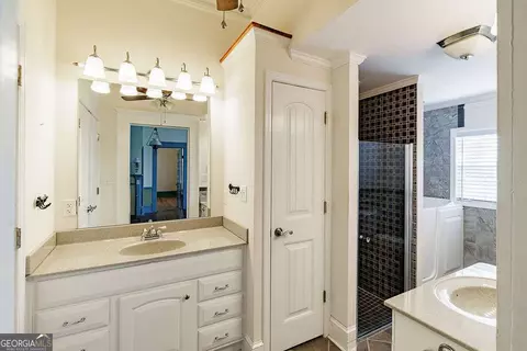 Bath - 2351 Elder Ext Rd, Bishop, GA 30621 photo 4 of 5