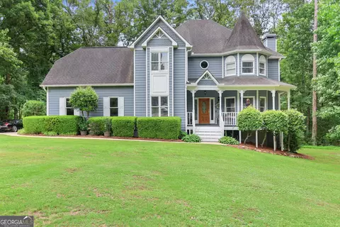 300 Tomahawk Dr, Sharpsburg, GA 30277