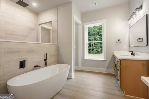 Bath - 109 Dub Walker Rd, Jackson, GA 30233 photo 3 of 4