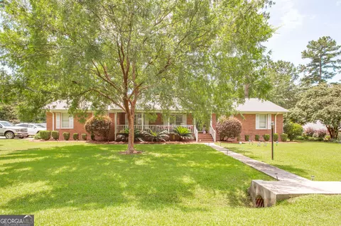 1249 Riverdale Dr, Waycross, GA 31503