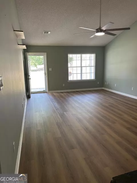 Living - 111 Mockingbird Dr, Dublin, GA 31021 photo 5 of 6