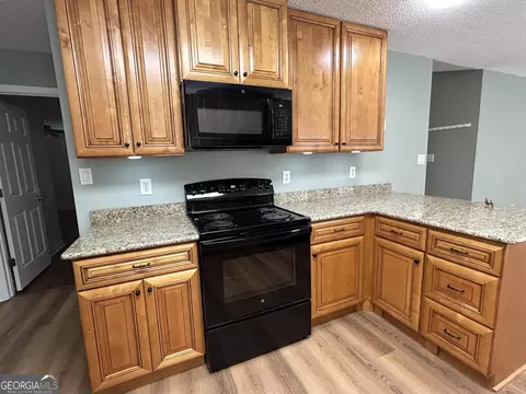 Kitchen - 111 Mockingbird Dr, Dublin, GA 31021 photo 12 of 12