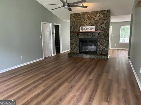 Living - 111 Mockingbird Dr, Dublin, GA 31021 photo 1 of 6
