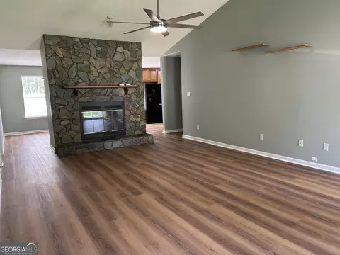 Living - 111 Mockingbird Dr, Dublin, GA 31021 photo 3 of 6