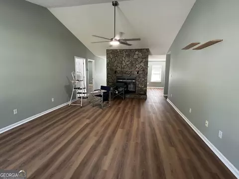 Living - 111 Mockingbird Dr, Dublin, GA 31021 photo 6 of 6