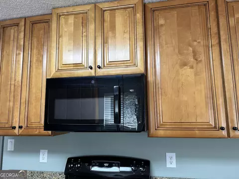 Kitchen - 111 Mockingbird Dr, Dublin, GA 31021 photo 10 of 12