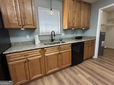 Kitchen - 111 Mockingbird Dr, Dublin, GA 31021 photo 11 of 12