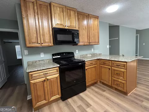 Kitchen - 111 Mockingbird Dr, Dublin, GA 31021 photo 9 of 12