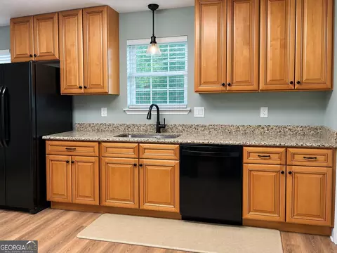 Kitchen - 111 Mockingbird Dr, Dublin, GA 31021 photo 2 of 12