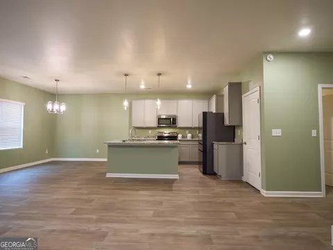 Living - 110 Corn Field Cir, Perry, GA 31069 photo 2 of 6