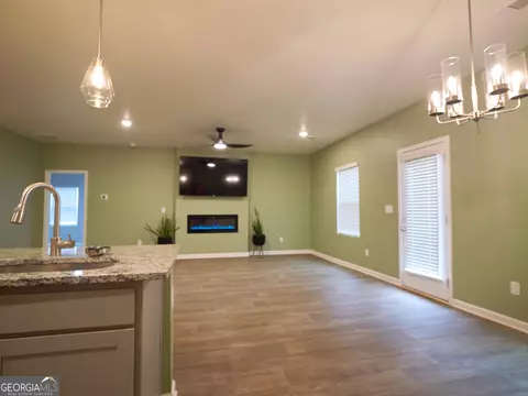 Living - 110 Corn Field Cir, Perry, GA 31069 photo 3 of 6