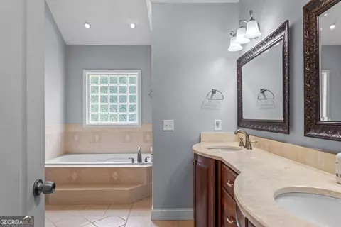 Bath - 120 Copper Creek Dr, Lagrange, GA 30240 photo 2 of 8