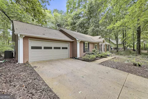 Exterior - 85 Apache Pointe Dr, Senoia, GA 30276 photo 1 of 7