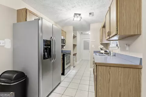 Kitchen - 85 Apache Pointe Dr, Senoia, GA 30276 photo 1 of 2