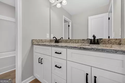 Bath - 354 Flying Eagle Dr, Commerce, GA 30529 photo 2 of 3