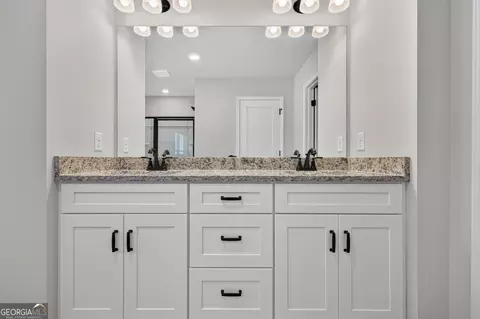 Bath - 354 Flying Eagle Dr, Commerce, GA 30529 photo 1 of 3