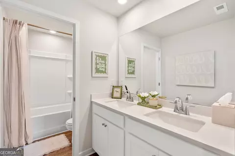 Entry Way - 8035 Dickens Dr, Fairburn, GA 30213 photo 2 of 5