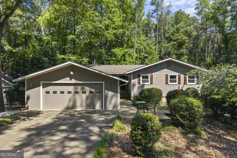 244 Lake View Ct, Lavonia, GA 30553