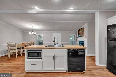 Kitchen - 170 Gary Brewer Rd, Cobb, GA 31735 photo 2 of 4