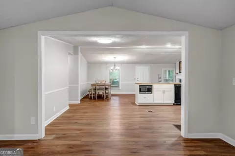 Entry Way - 170 Gary Brewer Rd, Cobb, GA 31735 photo 3 of 4
